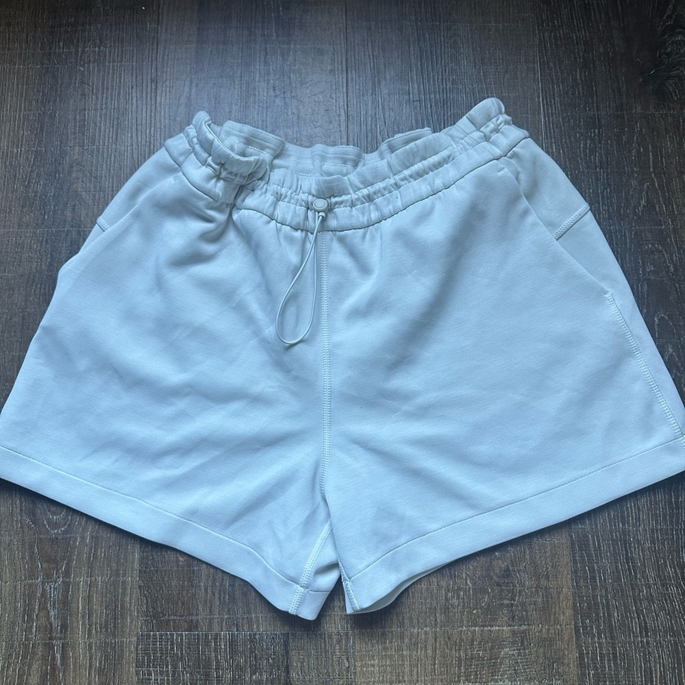 Lululemon Athletica Soft Stream High Rise Short 4”